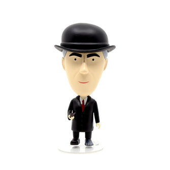 Figurine Rene Magritte