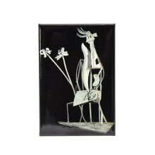 Magnet - Woman in the garden