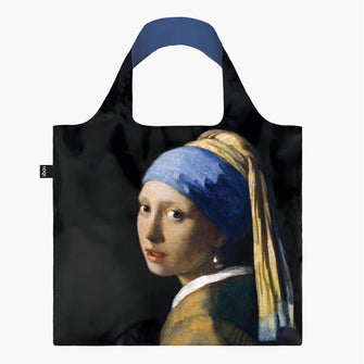 Bag Girl pearl earring